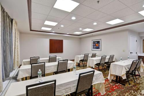 hampton inn albany wolf road airport