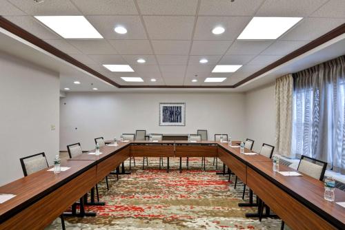 hampton inn albany wolf road airport