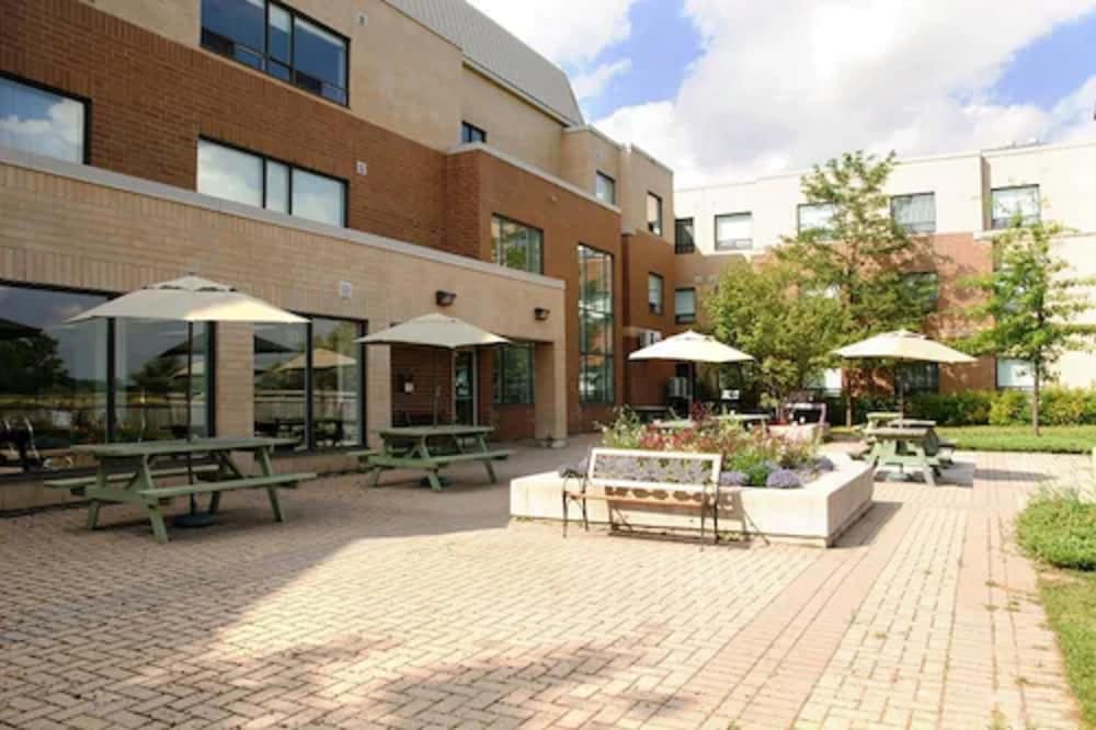 residence and conference centre king city