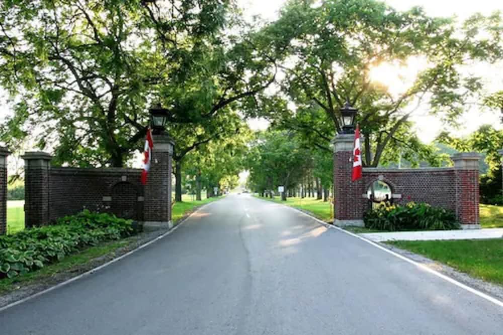 residence and conference centre king city