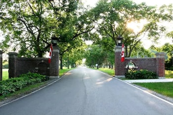 residence and conference centre king city