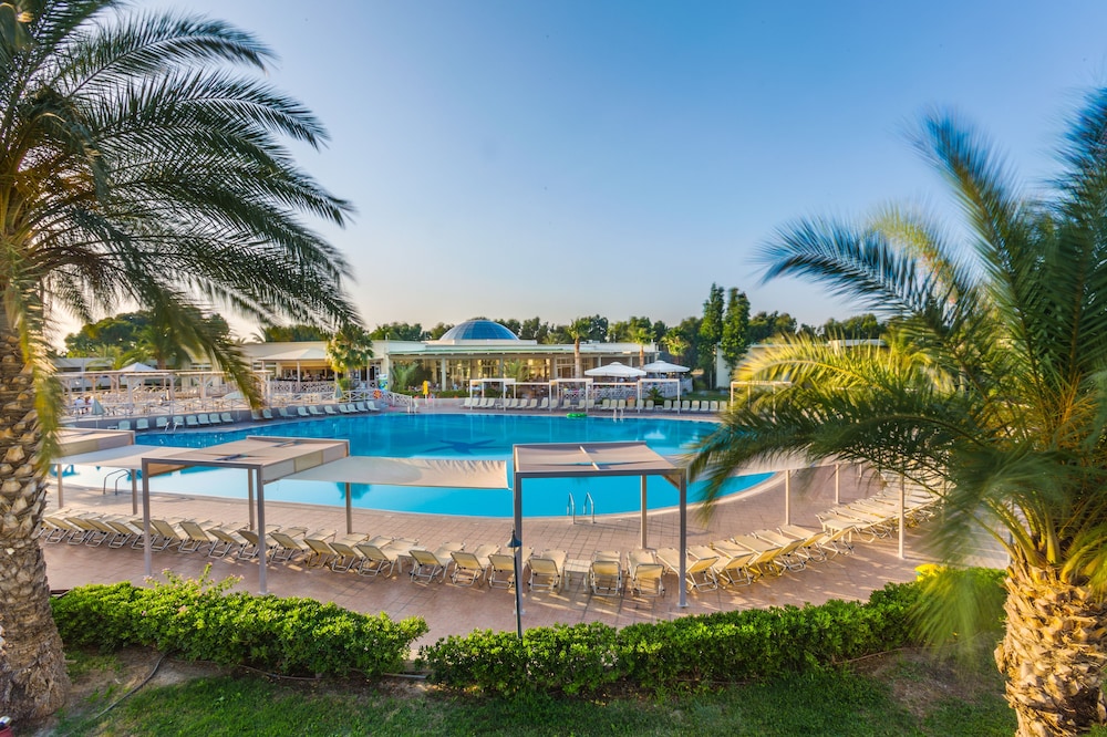 kipriotis maris suites all inclusive
