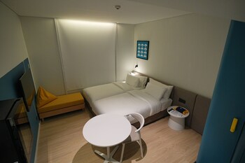 go hotel sriracha at central si racha