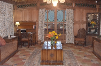 new alexandra group of houseboats