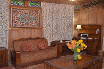 new alexandra group of houseboats