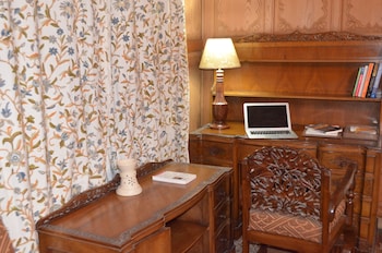 new alexandra group of houseboats