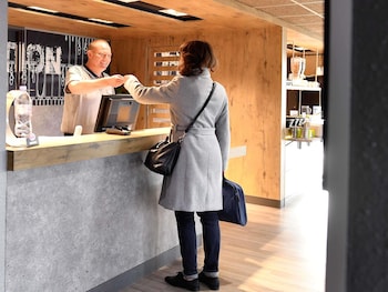 ibis budget caen porte de bretagne