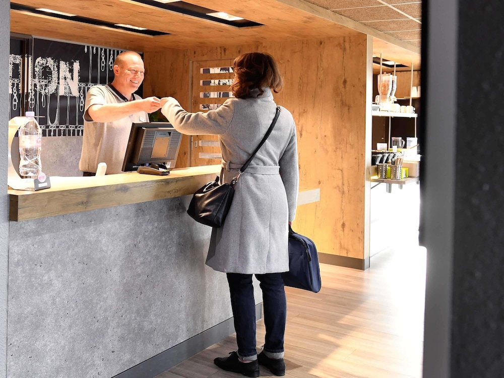 ibis budget caen porte de bretagne