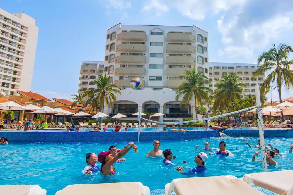 tesoro ixtapa beach resort