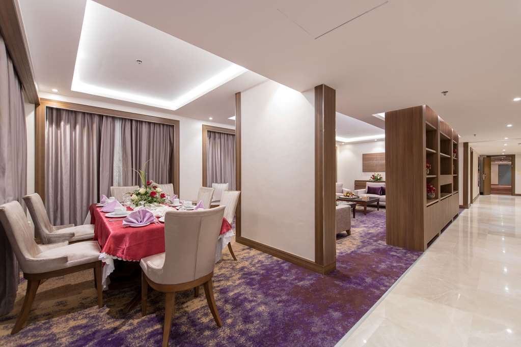 ramada by wyndham continental jeddah