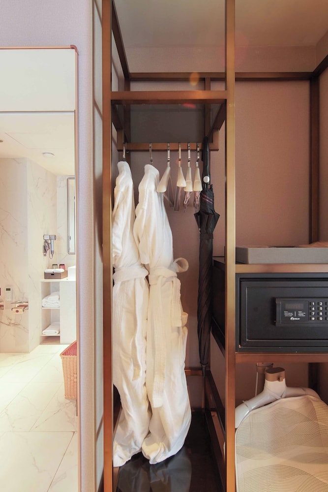 imperial traders elong hotel