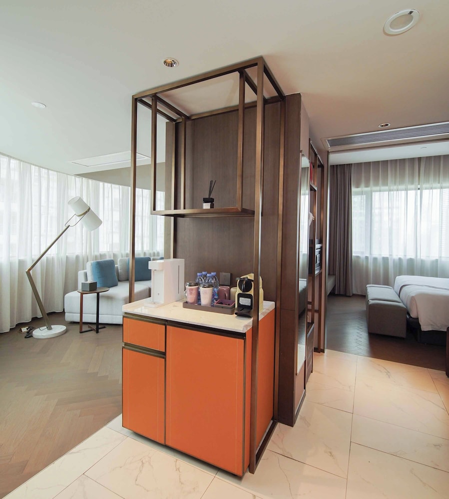 imperial traders elong hotel