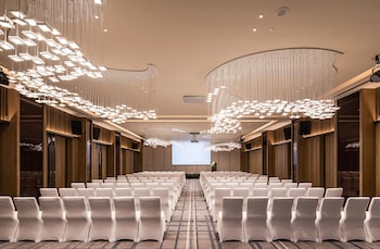 imperial traders elong hotel