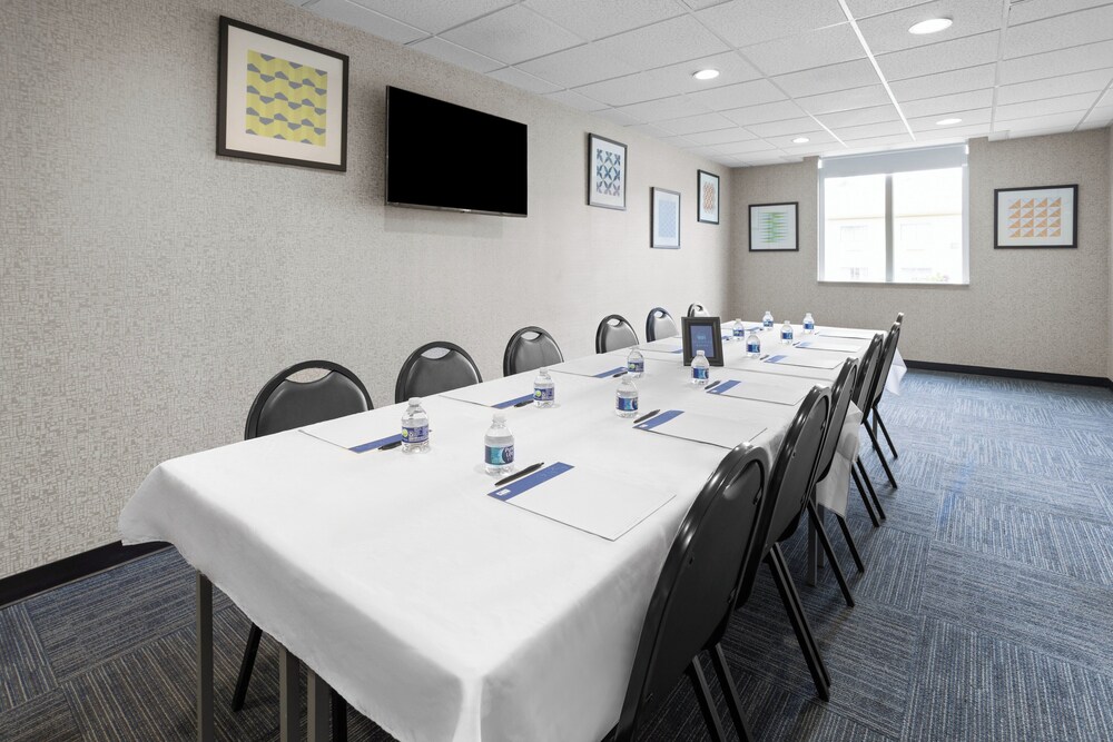 holiday inn express hotel and suites hamburg by ihg