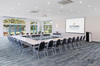 jetpark hotel hamilton airport