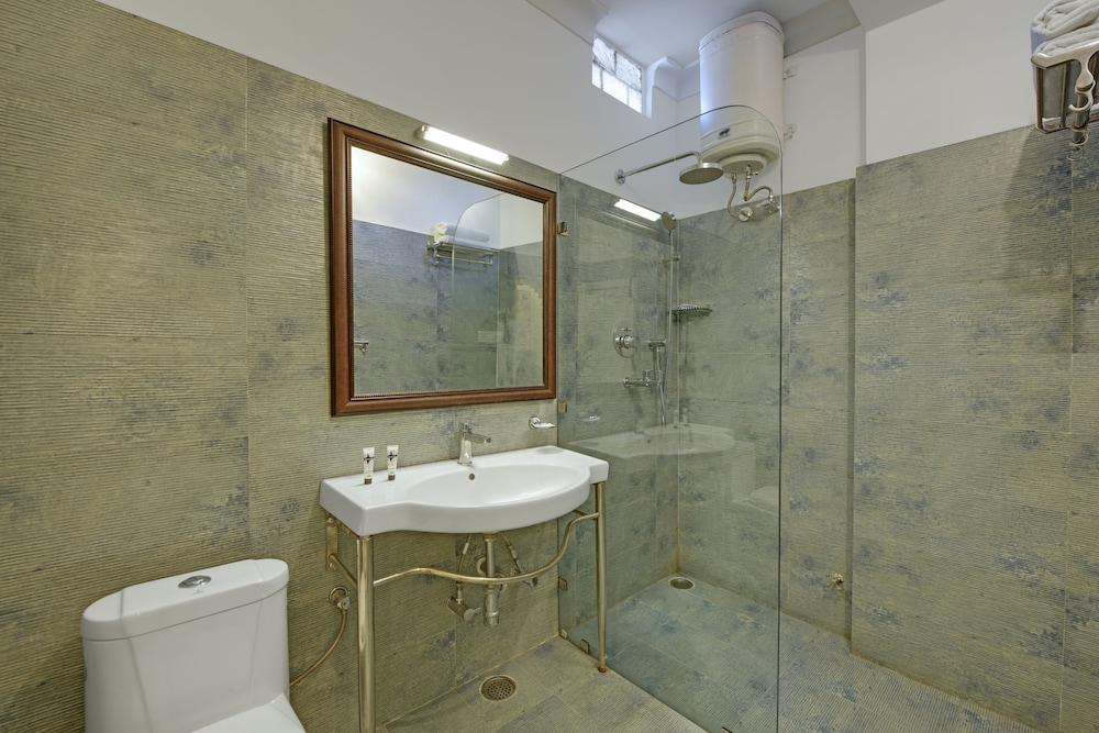 hotel raj palace by howard