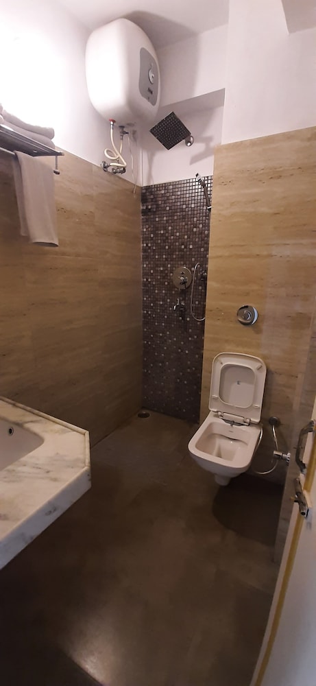 hotel raj palace by howard