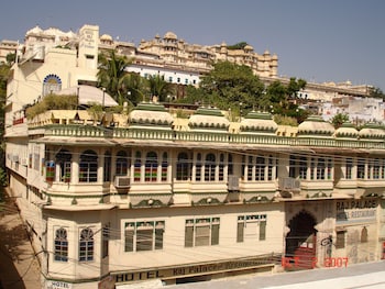 hotel raj palace by howard