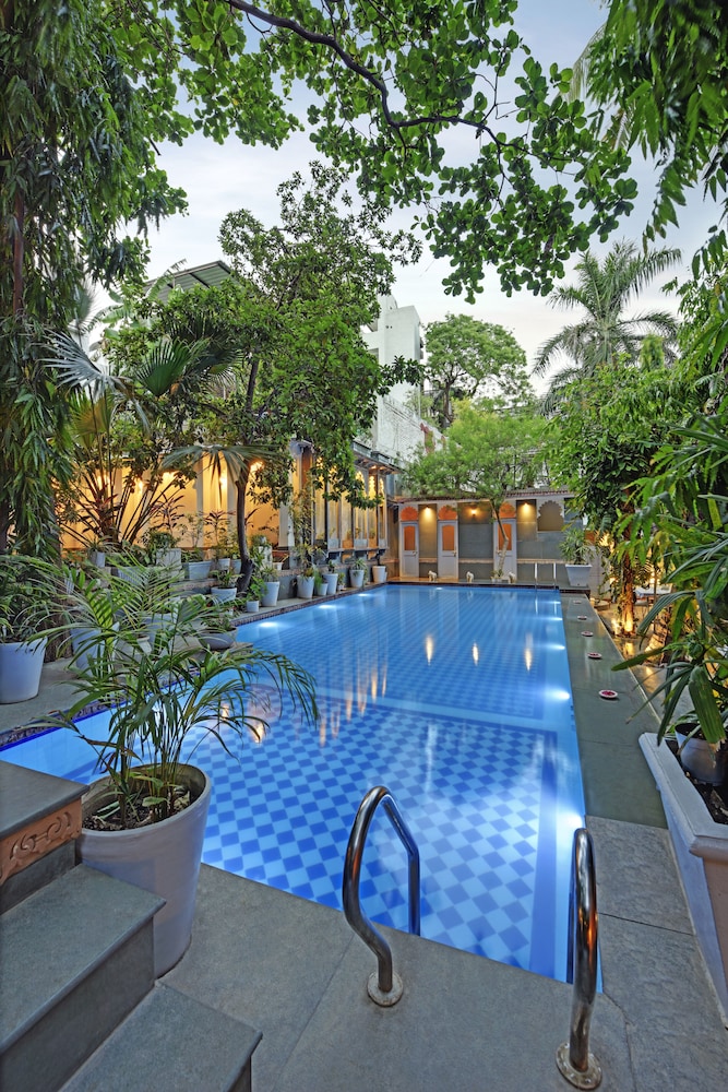 hotel raj palace by howard