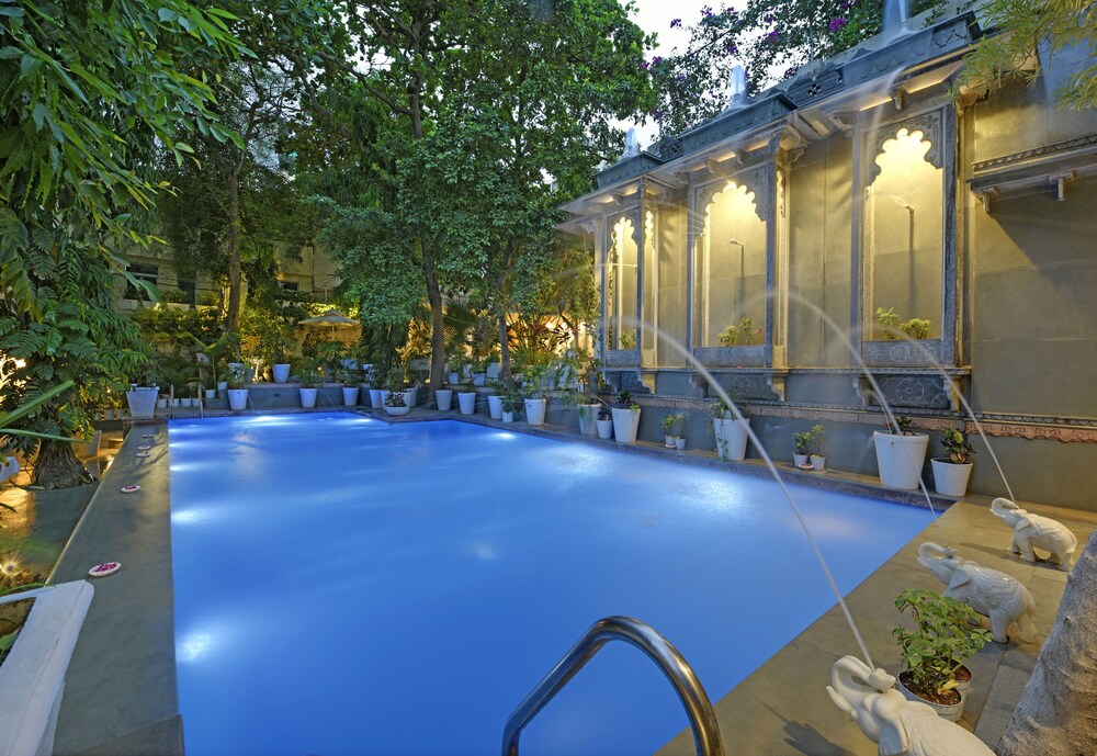 hotel raj palace by howard