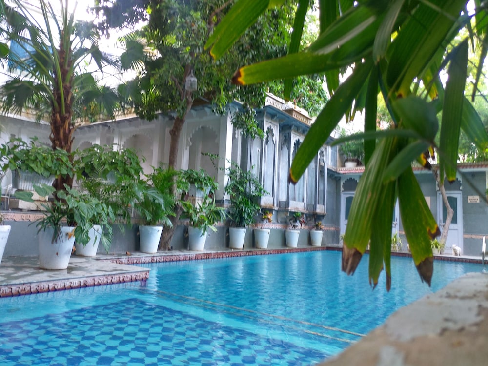 hotel raj palace by howard