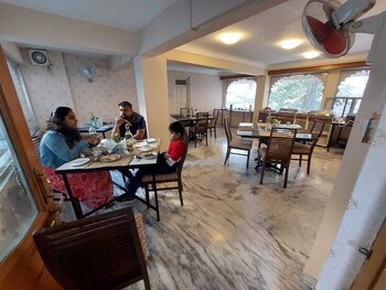 hotel raj palace by howard