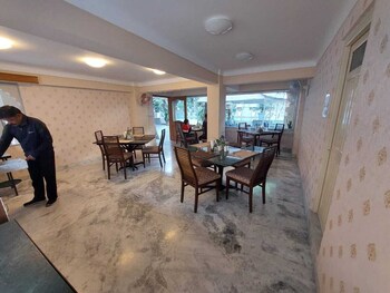 hotel raj palace by howard