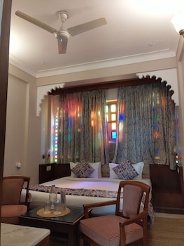 hotel raj palace by howard