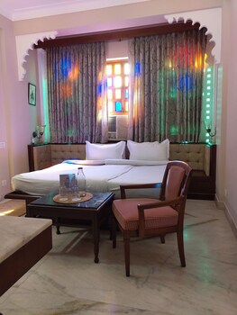 hotel raj palace by howard