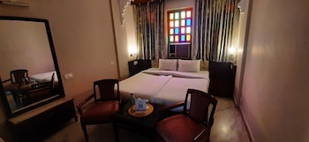 hotel raj palace by howard