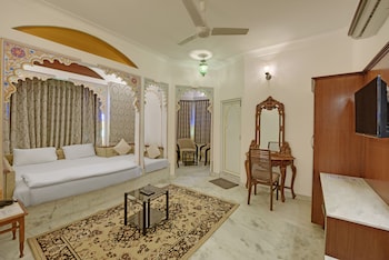 hotel raj palace by howard