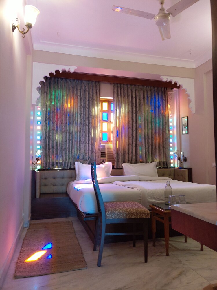 hotel raj palace by howard