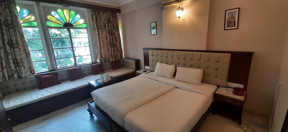 hotel raj palace by howard