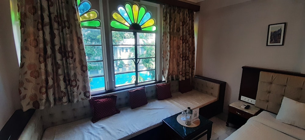 hotel raj palace by howard