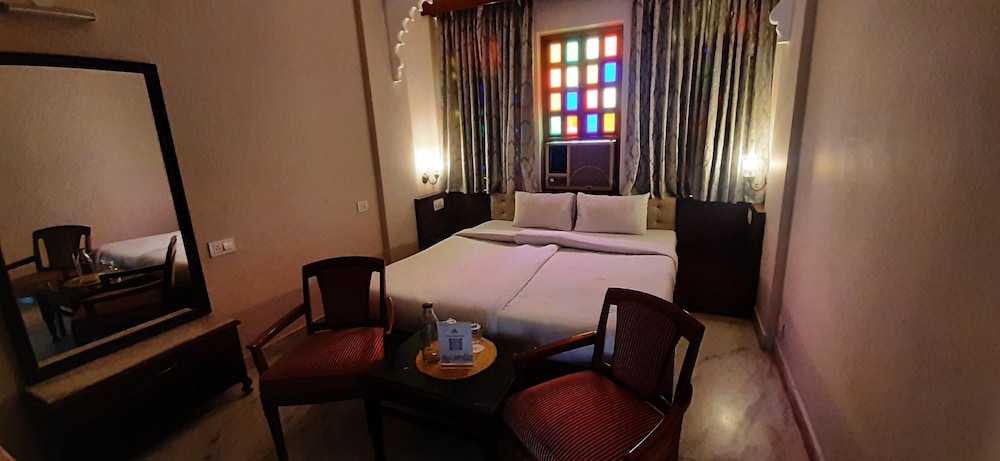 hotel raj palace by howard