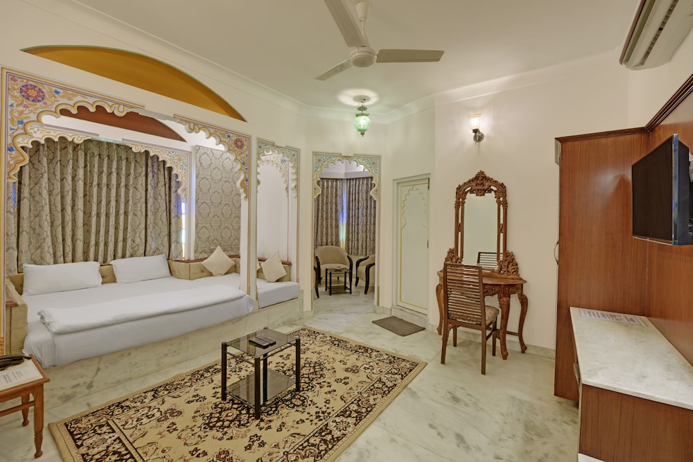 hotel raj palace by howard