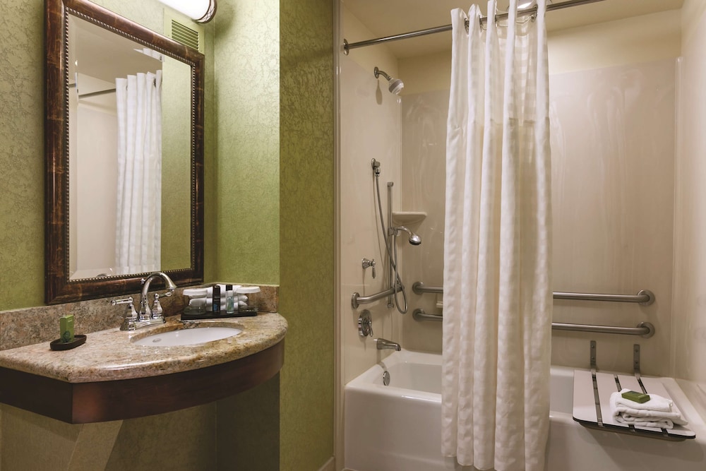 embassy suites omaha la vista hotel and conference center