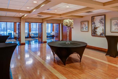 holiday inn east windsor by ihg