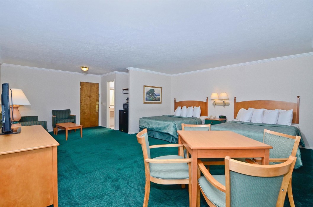 magnuson grand pioneer inn and suites