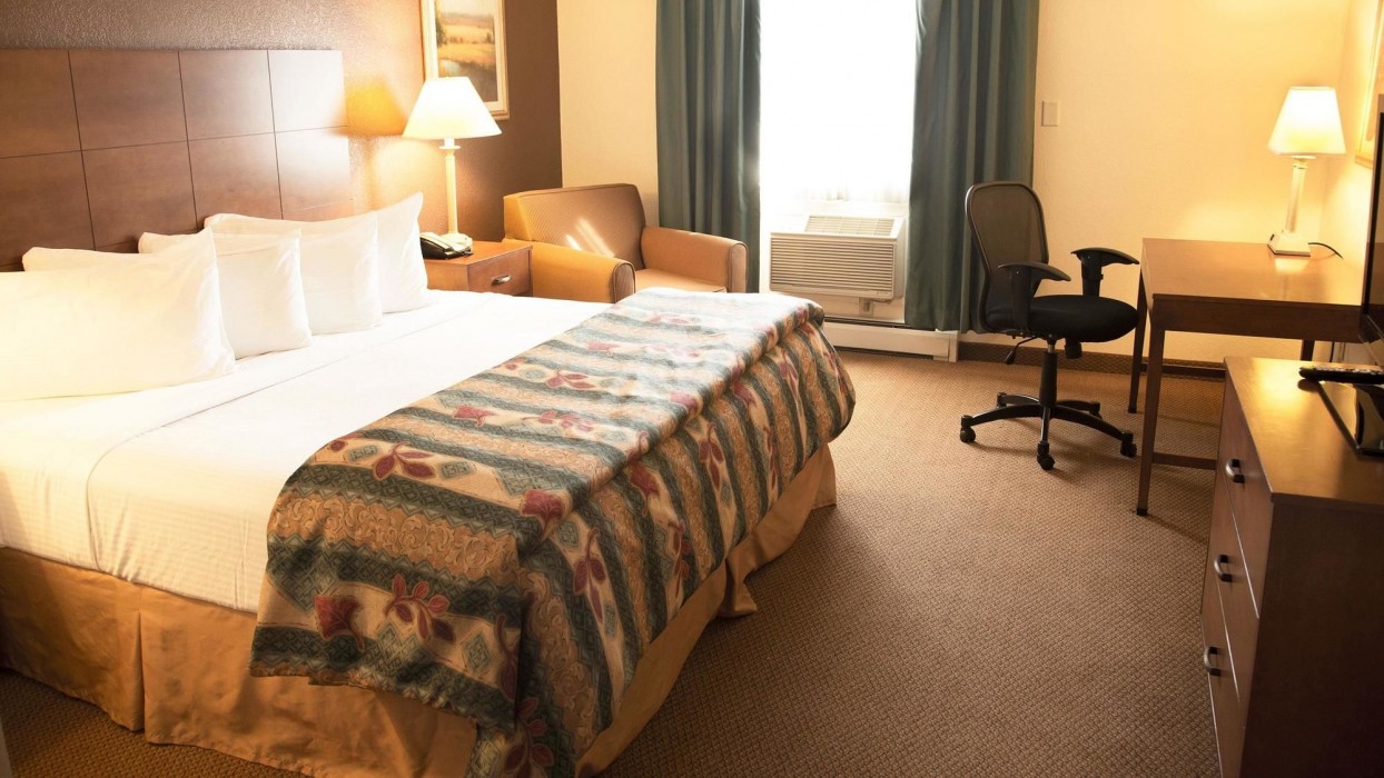 magnuson grand pioneer inn and suites