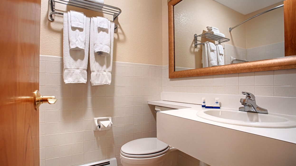 magnuson grand pioneer inn and suites
