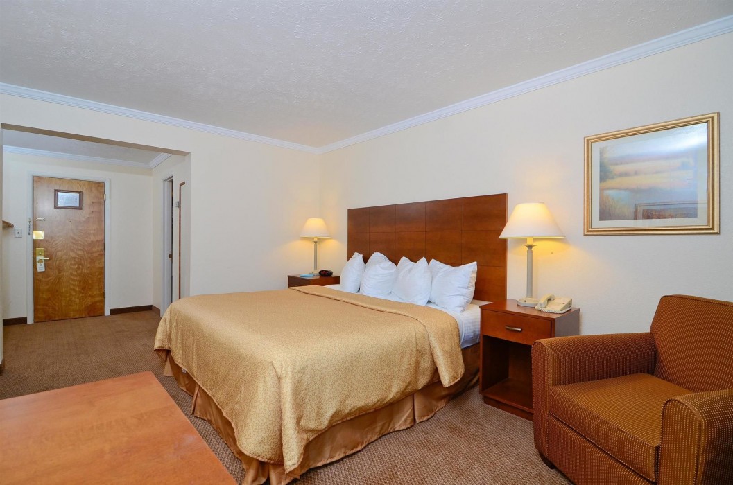 magnuson grand pioneer inn and suites