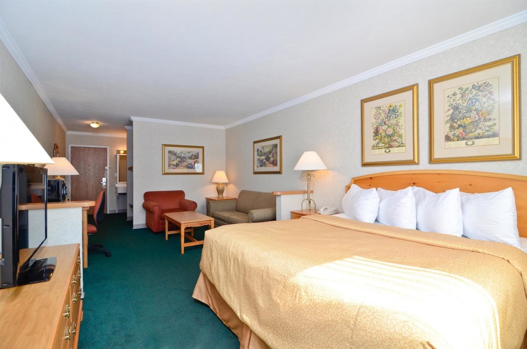 magnuson grand pioneer inn and suites