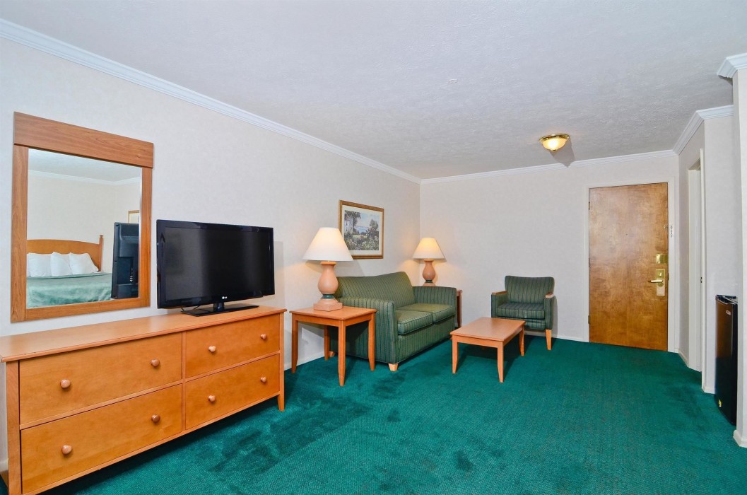 magnuson grand pioneer inn and suites