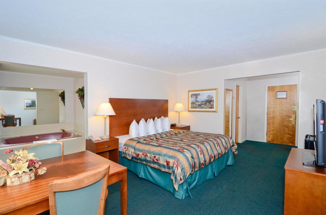 magnuson grand pioneer inn and suites