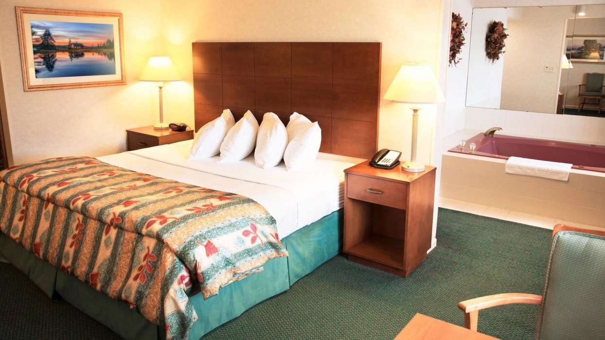 magnuson grand pioneer inn and suites