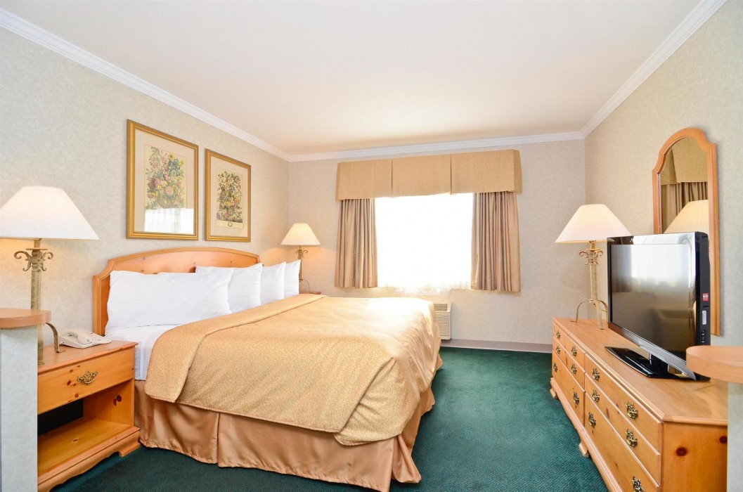 magnuson grand pioneer inn and suites