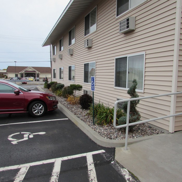 magnuson grand pioneer inn and suites