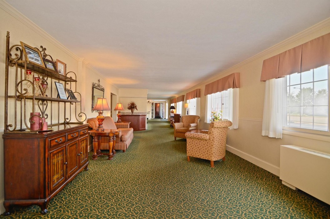 magnuson grand pioneer inn and suites