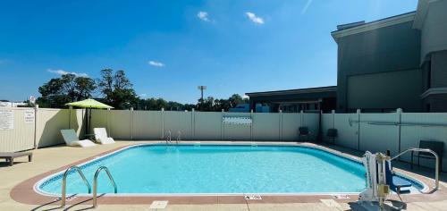 clarion inn and suites